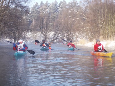 Zimowe spływy inauguracja sezonu na Brdzie rzeka Brda