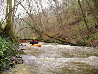 Rzeka Gardęga ekstremalna spływ kajakiem