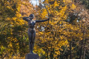 Ilustracja do wpisu: Rzeźba Łuczniczki