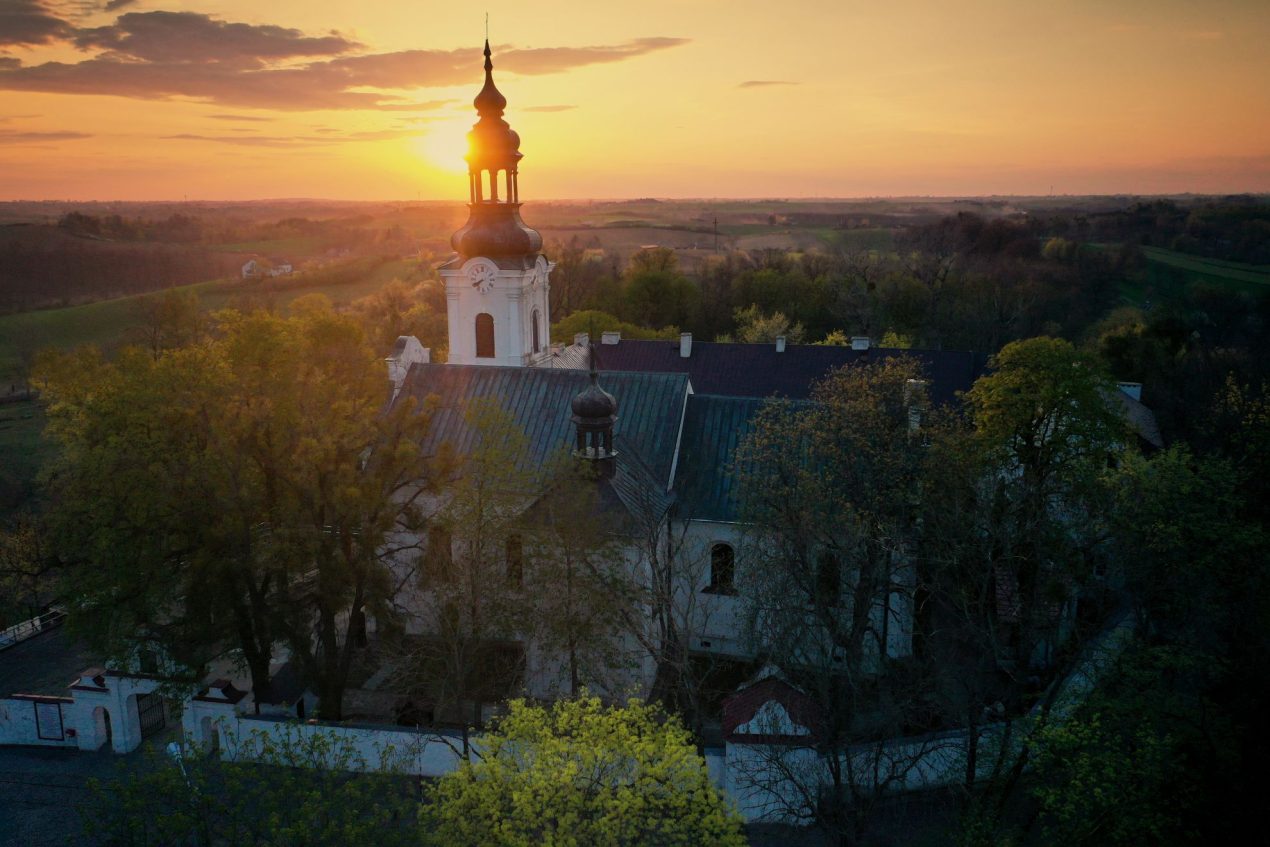 Ilustracja do wpisu: Sanktuarium Matki Bożej Bolesnej w Oborach