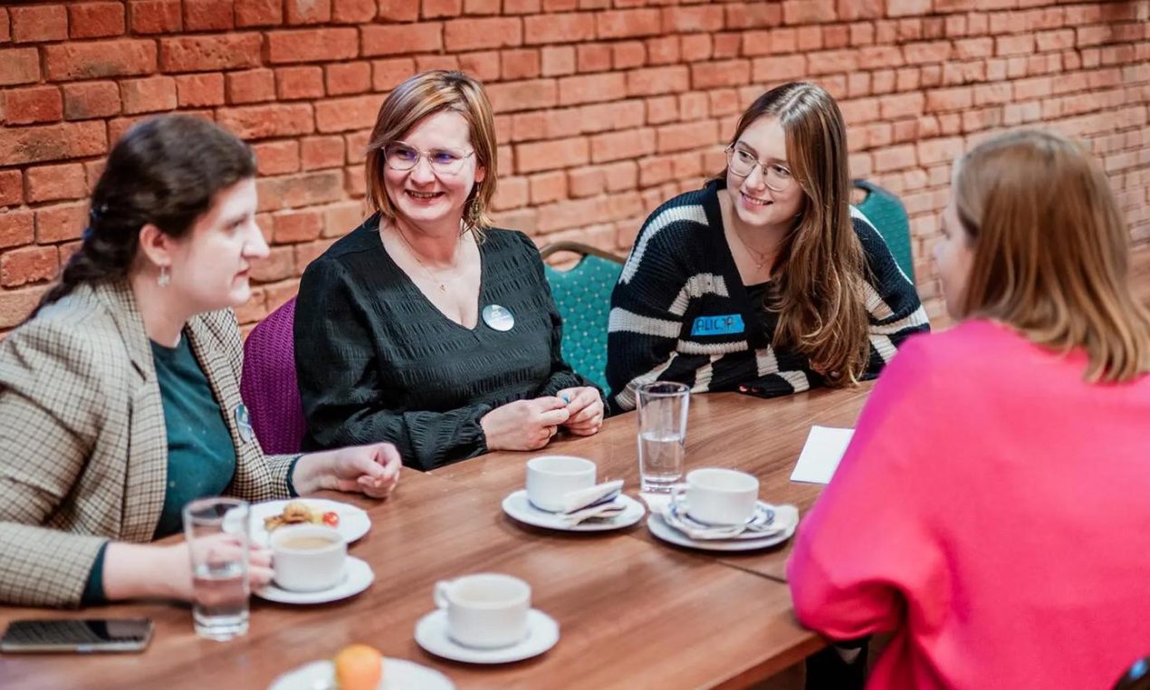 Ilustracja do wpisu: O współpracy w zespołach wielopokoleniowych –