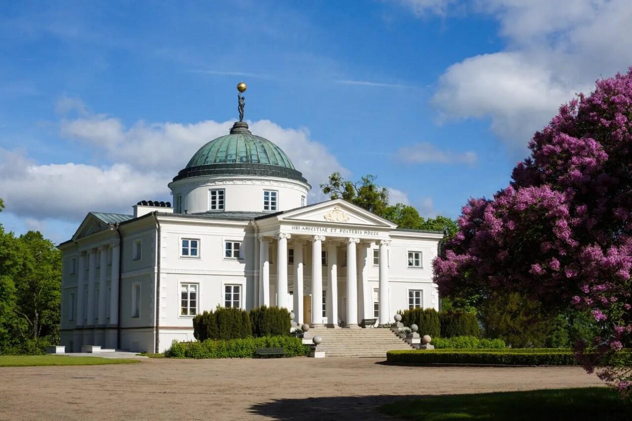 Ilustracja artykułu: Zwiedzanie pałacu w Lubostroniu